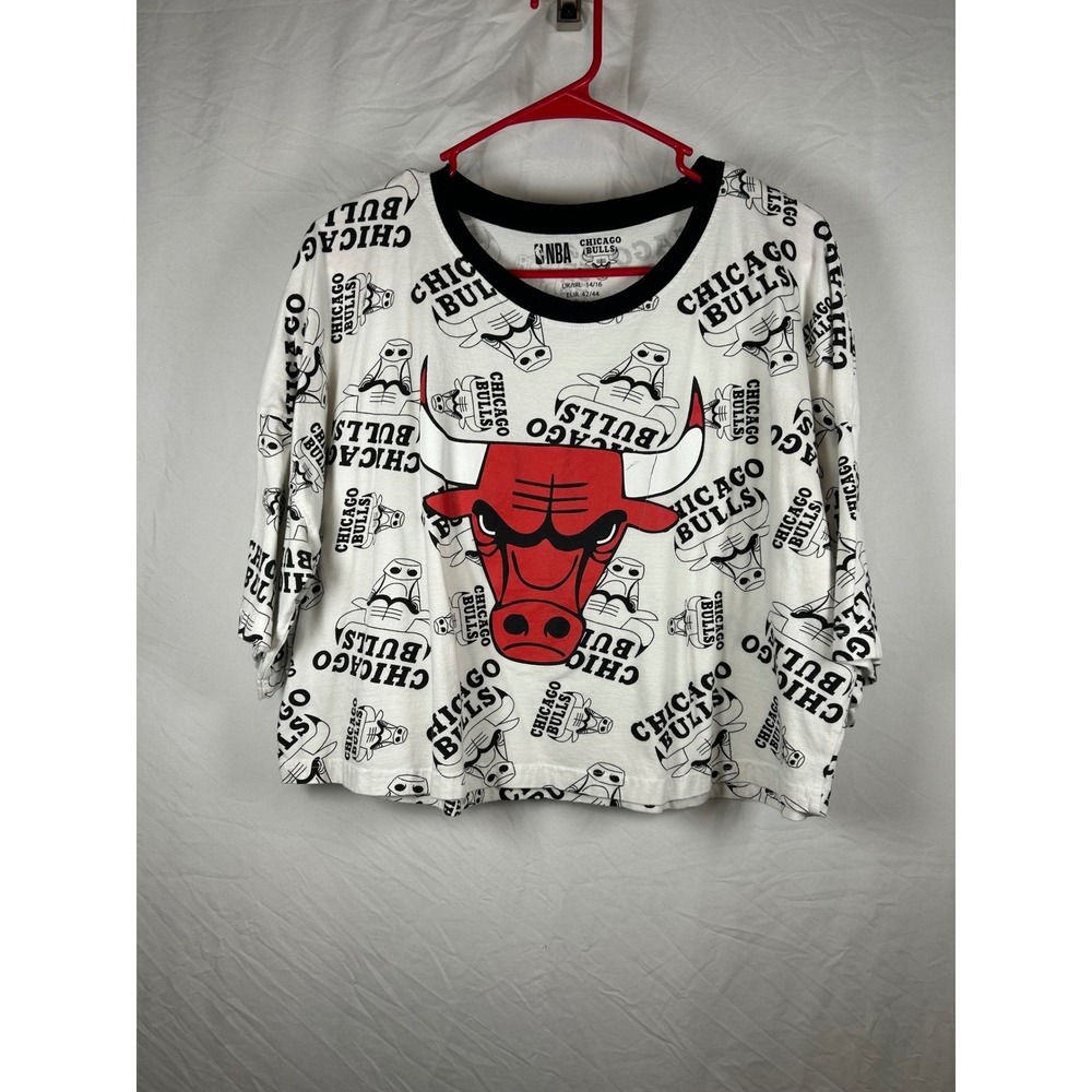NBAā Chicago Bulls Boxy Crop Tee White All Over Print Logo Shirt Womens Large